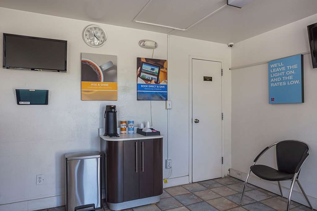Americas Best Value Inn Bangor Beltér fotó